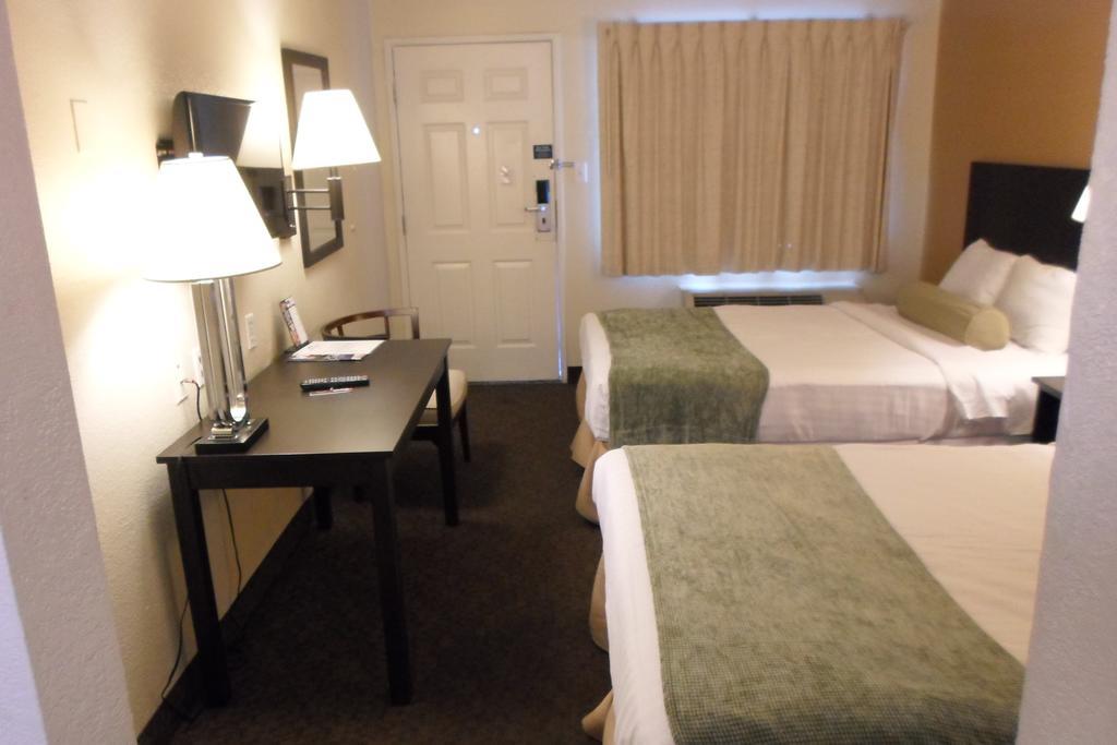 Howard Johnson By Wyndham Las Vegas Near The Strip Exterior photo