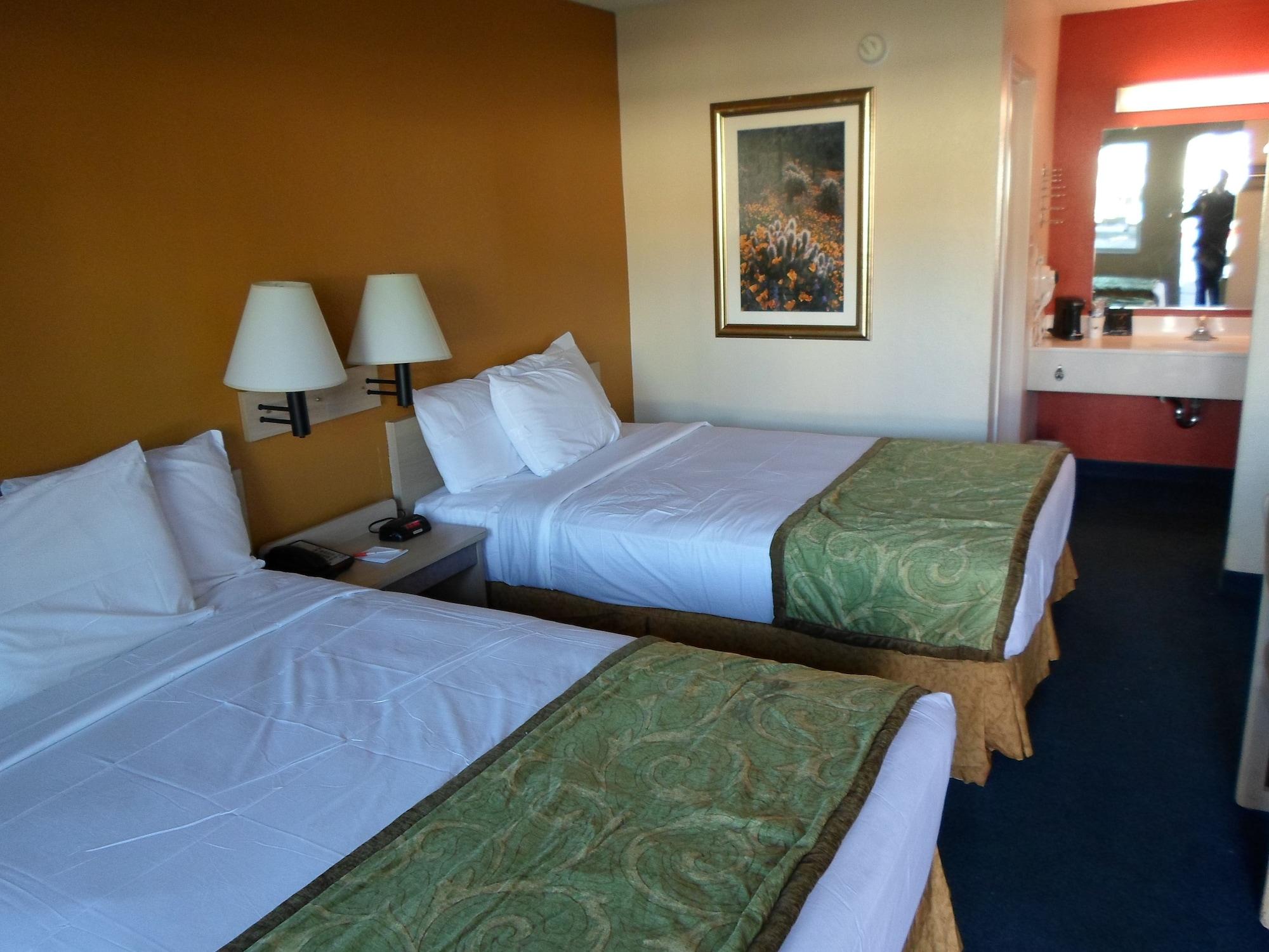 Howard Johnson By Wyndham Las Vegas Near The Strip Exterior photo