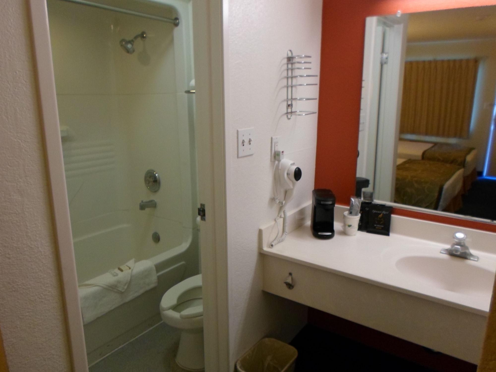 Howard Johnson By Wyndham Las Vegas Near The Strip Exterior photo