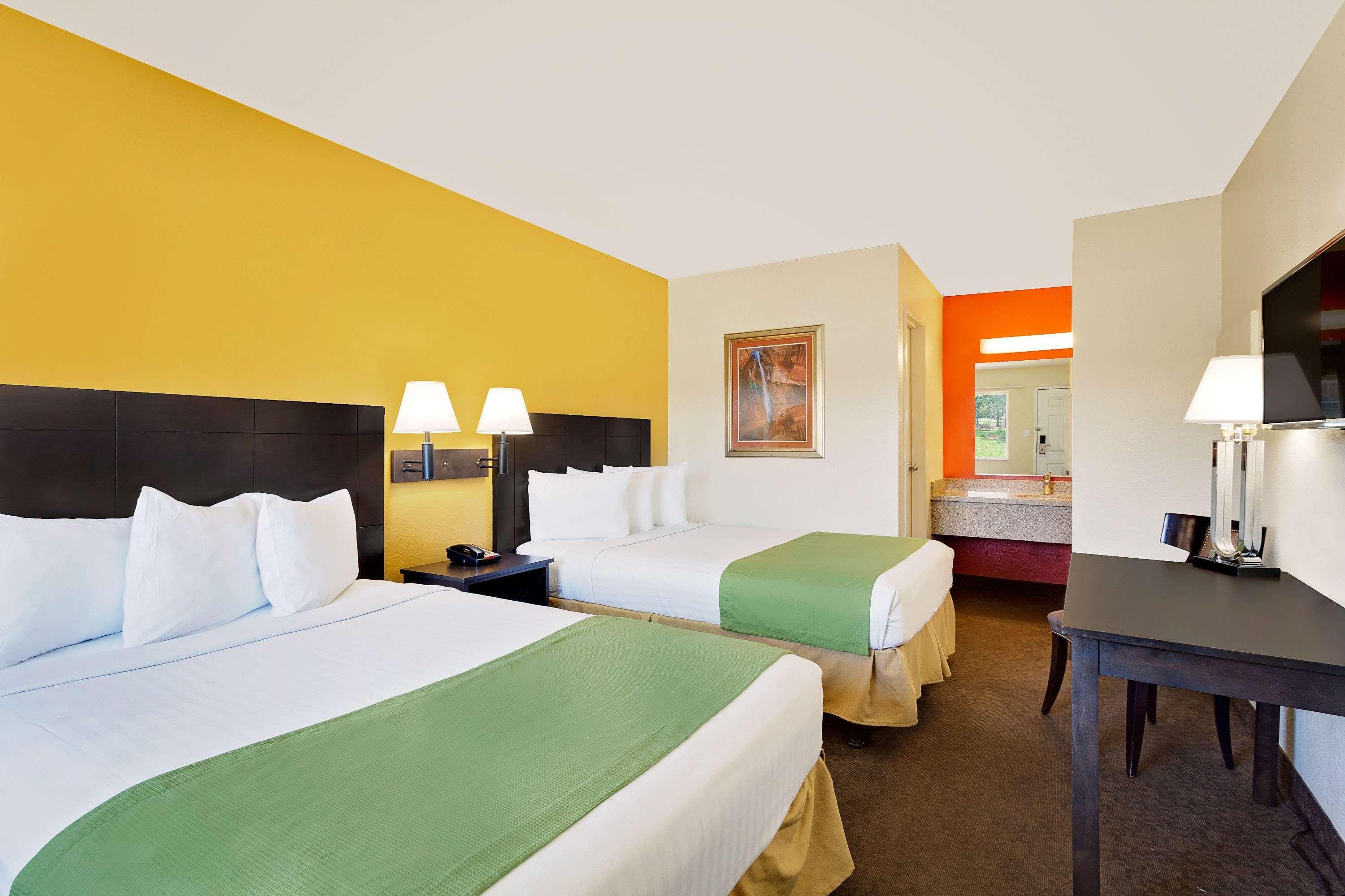 Howard Johnson By Wyndham Las Vegas Near The Strip Exterior photo