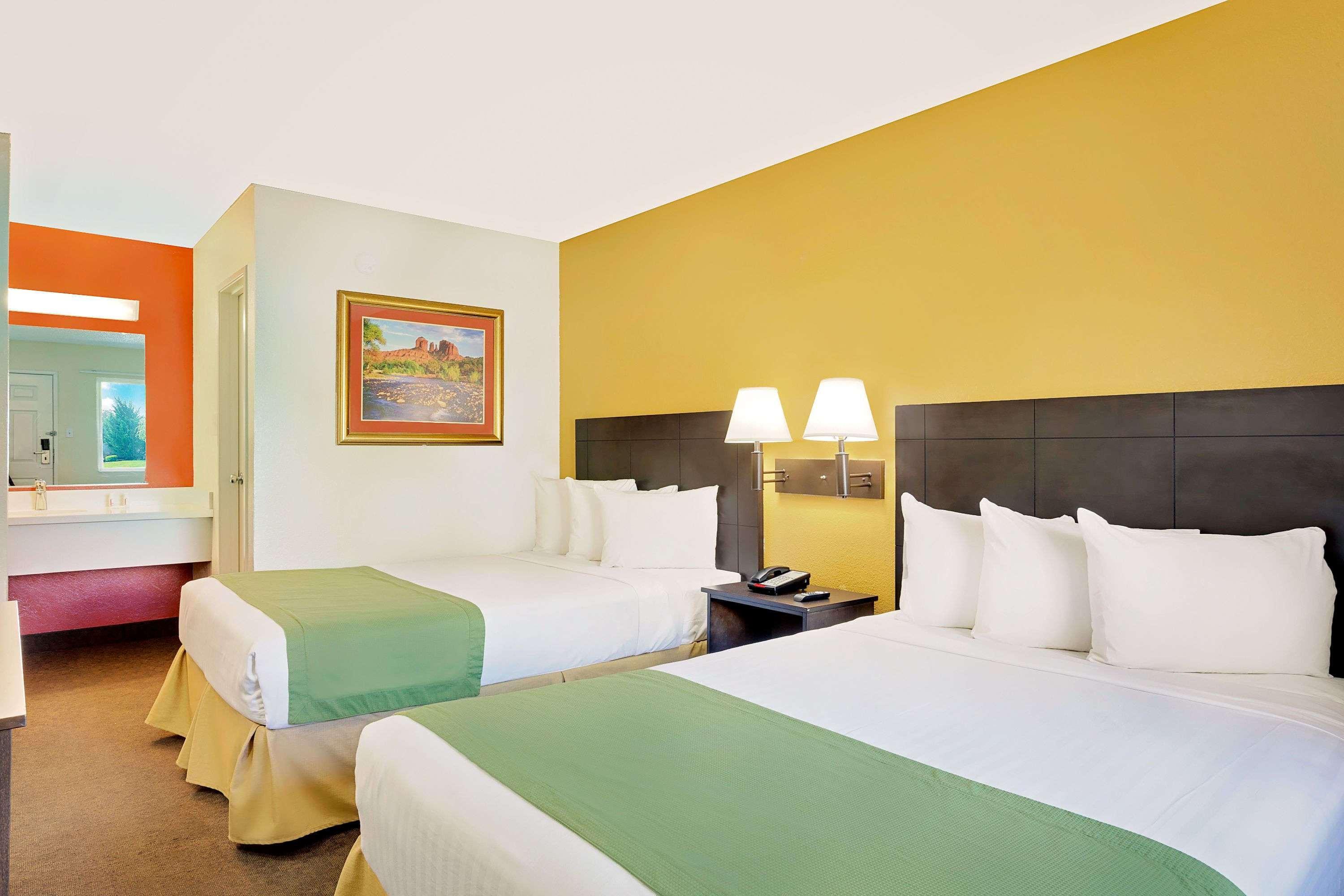 Howard Johnson By Wyndham Las Vegas Near The Strip Exterior photo