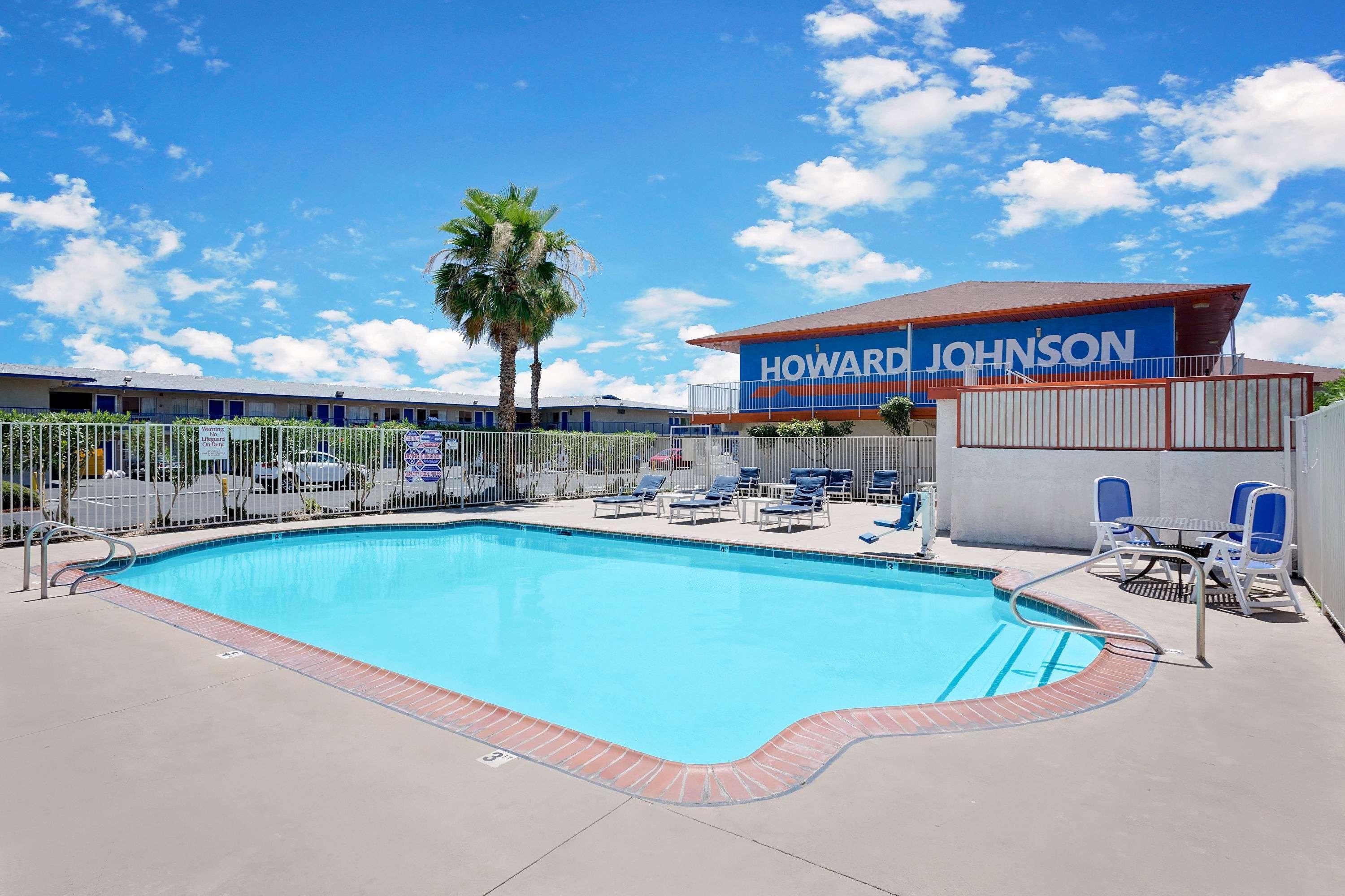 Howard Johnson By Wyndham Las Vegas Near The Strip Exterior photo