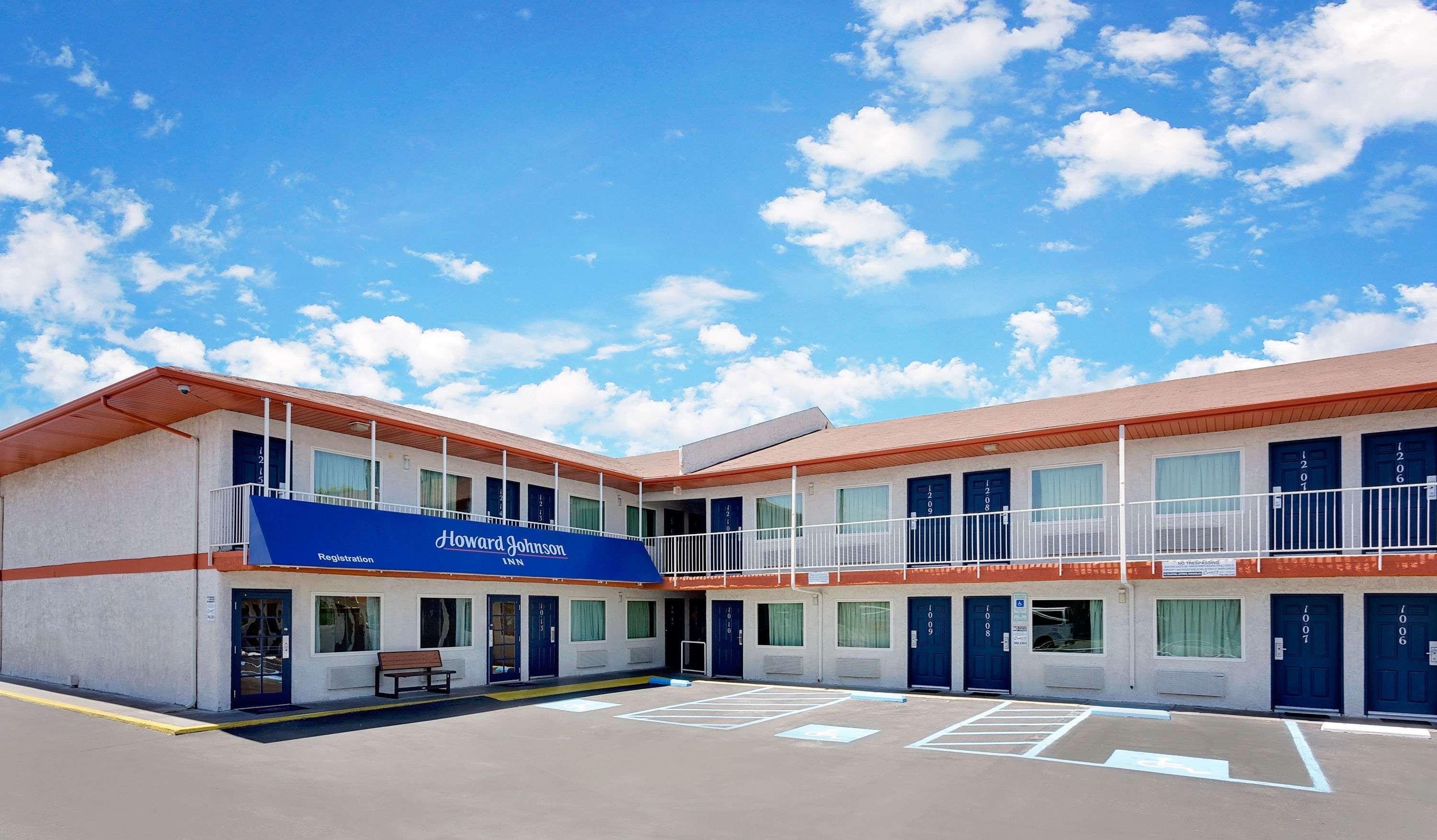 Howard Johnson By Wyndham Las Vegas Near The Strip Exterior photo