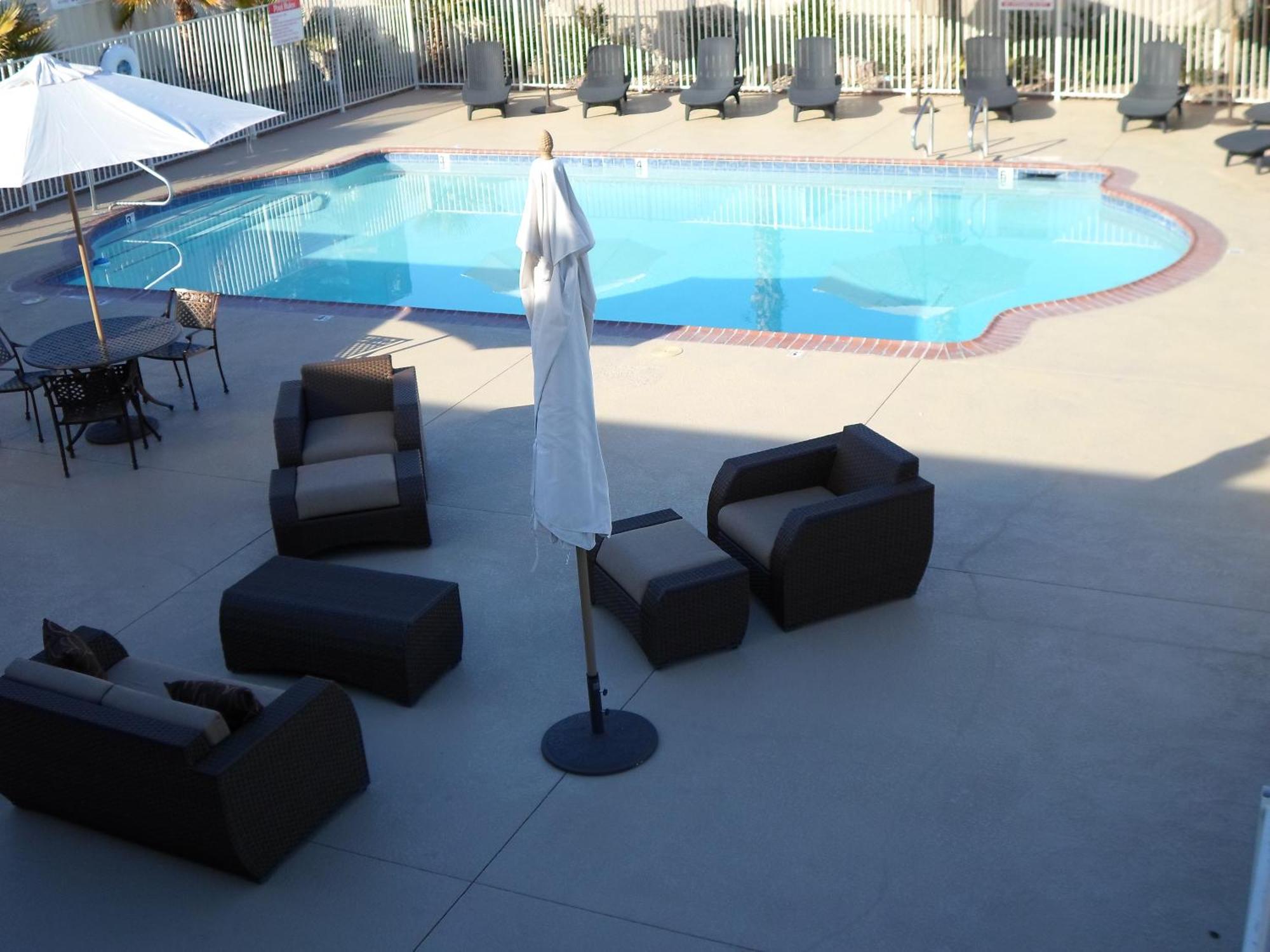 Howard Johnson By Wyndham Las Vegas Near The Strip Exterior photo