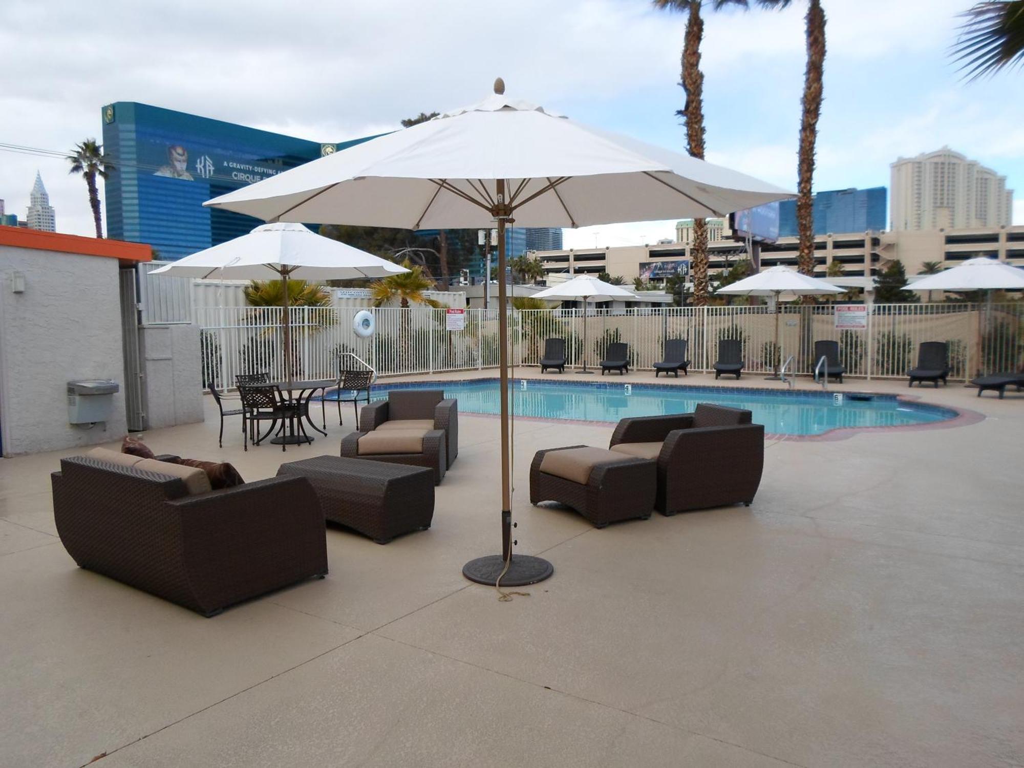 Howard Johnson By Wyndham Las Vegas Near The Strip Facilities photo