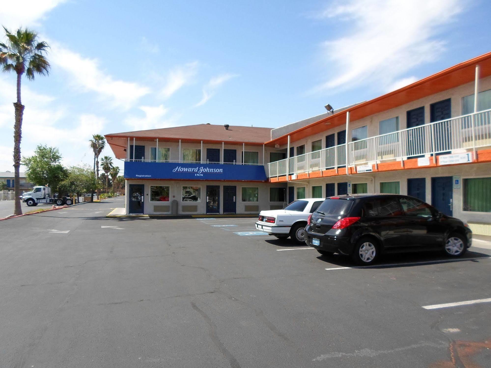 Howard Johnson By Wyndham Las Vegas Near The Strip Exterior photo