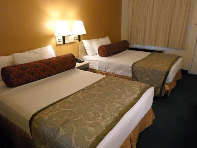 Howard Johnson By Wyndham Las Vegas Near The Strip Exterior photo