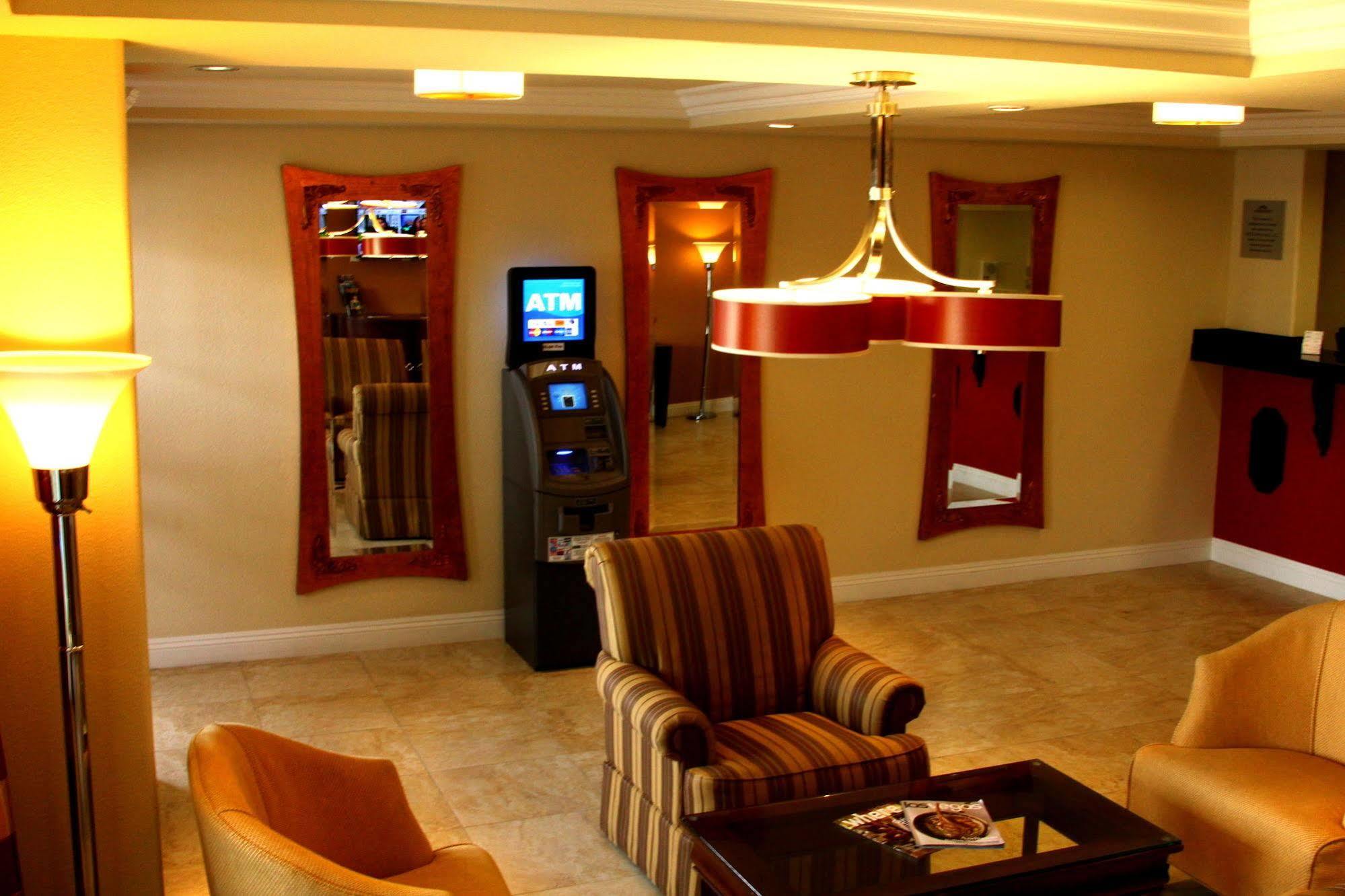 Howard Johnson By Wyndham Las Vegas Near The Strip Exterior photo